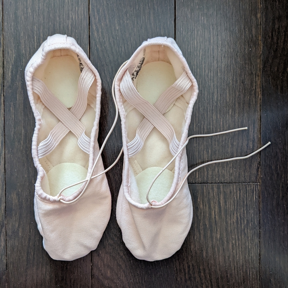 Capezio Womens 2028 Canvas Juliet Ballet Slipper/Shoe, 4.5 Wide (4 1/2 W)